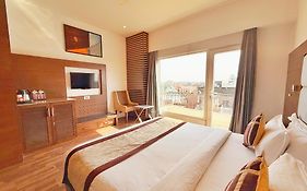 Sawera Grand Luxury Stay Near Golden Temple